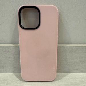 Ultra-protective bold case for Iphone 13 Pro Max. Light pink on pink